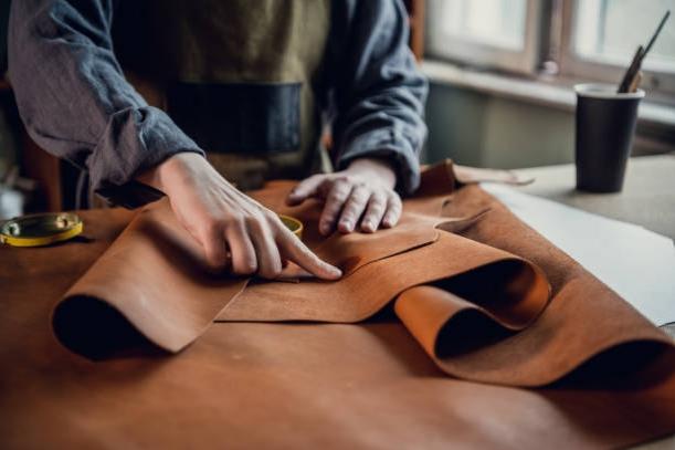Fabriquée par des artisans qualifiés, pas seulement par des machines : l’histoire d’une véritable chaise de bureau artisanale
